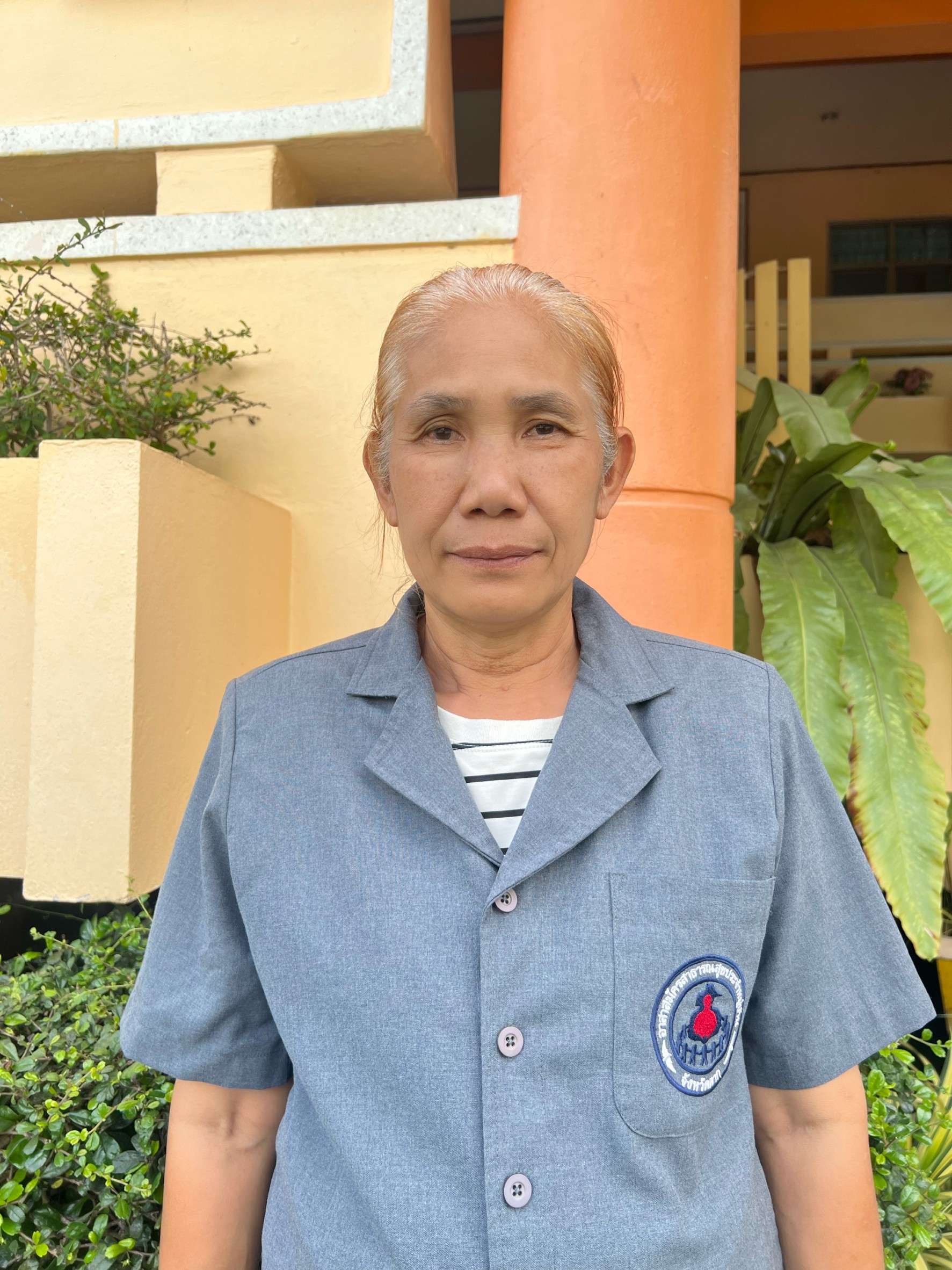 นางเสาคำ  ลำจะเรา