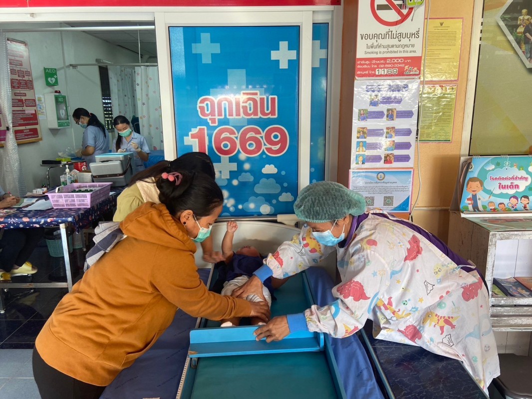 13 พ.ย.67 รพ.สต.บ้านสันป่าไร่ ฉีดวัคซีนเด็ก อายุ 2 เดือน ถึง 4 ปี จำนวน 27 ราย พร้อมทั้ง ตรวจสุขภาพช่องปาก,ให้ทันตสุขศึกษาแก่ผู้ปกครอง.เจาะเลือดตรวจ hct ,จ่ายยาpara syr,ferrous syr และยืนยันตัวตน(Authen)