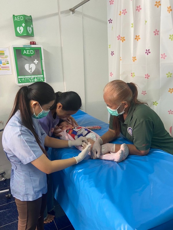 13 พ.ย.67 รพ.สต.บ้านสันป่าไร่ ฉีดวัคซีนเด็ก อายุ 2 เดือน ถึง 4 ปี จำนวน 27 ราย พร้อมทั้ง ตรวจสุขภาพช่องปาก,ให้ทันตสุขศึกษาแก่ผู้ปกครอง.เจาะเลือดตรวจ hct ,จ่ายยาpara syr,ferrous syr และยืนยันตัวตน(Authen)