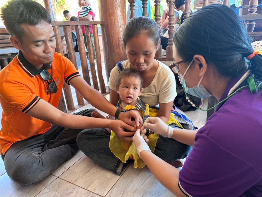 14 พ.ย.67 รพ.สต.บ้านสันป่าไร่ ออกหน่วยฉีดวัคซีนเด็กอายุ 2 เดือน ถึง 4 ปี และ นร.ป.6 หมู่ 6 บ้านห้วยกระทิง จำนวน 24 ราย พร้อมทั่งเจาะเลือดตรวจ hct , จ่ายยา para syr , ferrous syr และ ยืนยันตัวตน(Authen)