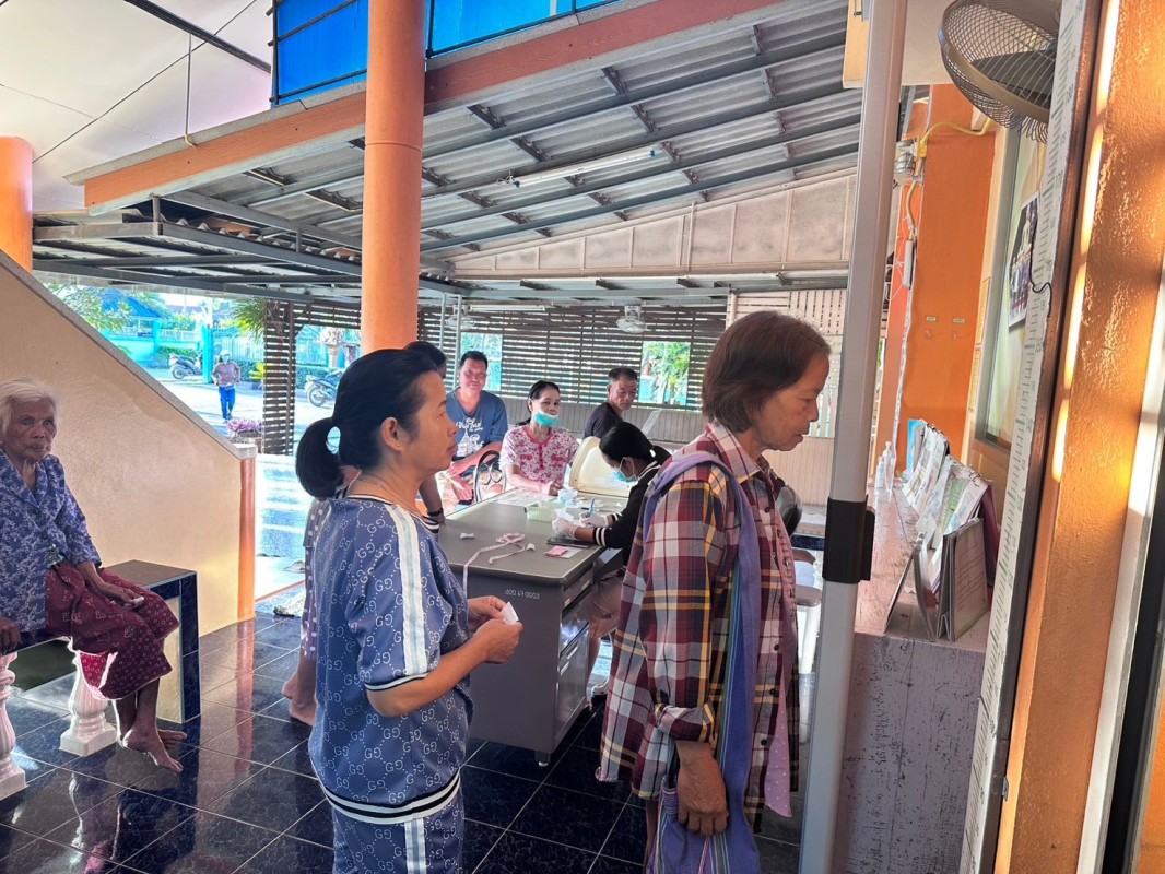 19-20 พ.ย.67 รพ.สต.บ้านสันป่าไร่ เจาะเลือด(screening lab)ผู้ป่วย NCD กลุ่ม 2 โรคความดันโลหิตสูง จำนวน 51 ราย พร้อมทั้งตรวจปัสสาวะ , ตรวจคลื่นไฟฟ้าหัวใจ(EKG) , วัดรอบเอว , ยืนยันตัวตน(Authen)
