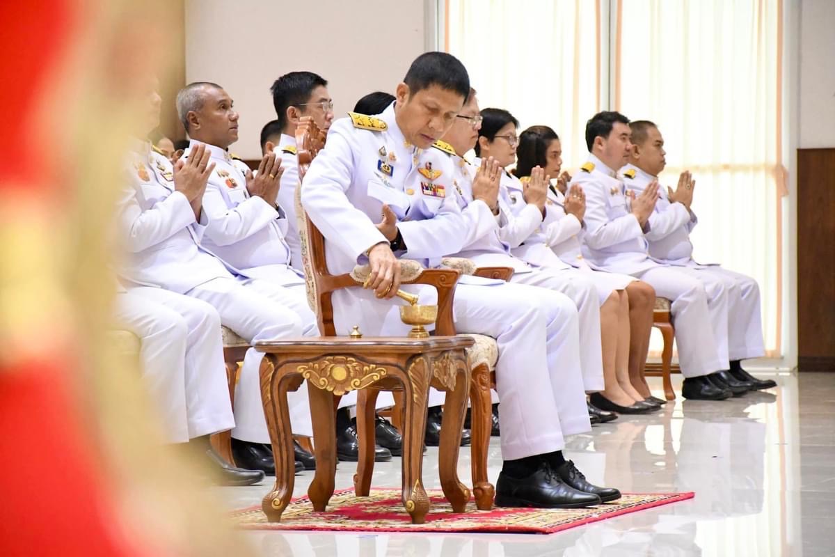 อบจ.ตาก เข้าร่วมพิธีทำบุญตักบาตร และพิธีวางพานพุ่มวันพ่อแห่งชาติ 5 ธันวาคม