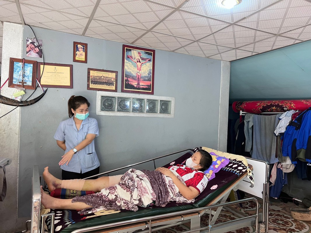 วันที่ 28 พ.ย. 2567 เจ้าหน้าที่ รพ.สต.บ้านสันป่าไร่ ร่วมกับนักกายภาพ รพ.แม่ระมาด เยี่ยมบ้านและติดตามการรักษา ผู้ป่วยกระดูกหักจากอุบัติเหตุ, ผู้ป่วยติดเตียง และผู้ป่วยโรคมะเร็ง