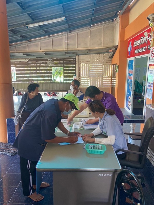 26 พ.ย.67 รพ.สต.บ้านสันป่าไร่ จ่ายยาผู้ป่วยโรคความดันโลหิตสูง กลุ่ม 2 ,แจ้งผลการตรวจเลือด และ EKG ประจำปี โดยแพทย์,จ่ายยาโดย จนท.ฝ่ายเภสัชฯรพ.แม่ระมาด ,ทบทวนความเข้าใจเรื่องการทานยาและตรวจนับจำนวนยาก่อนผู้ป่วยกลับบ้าน