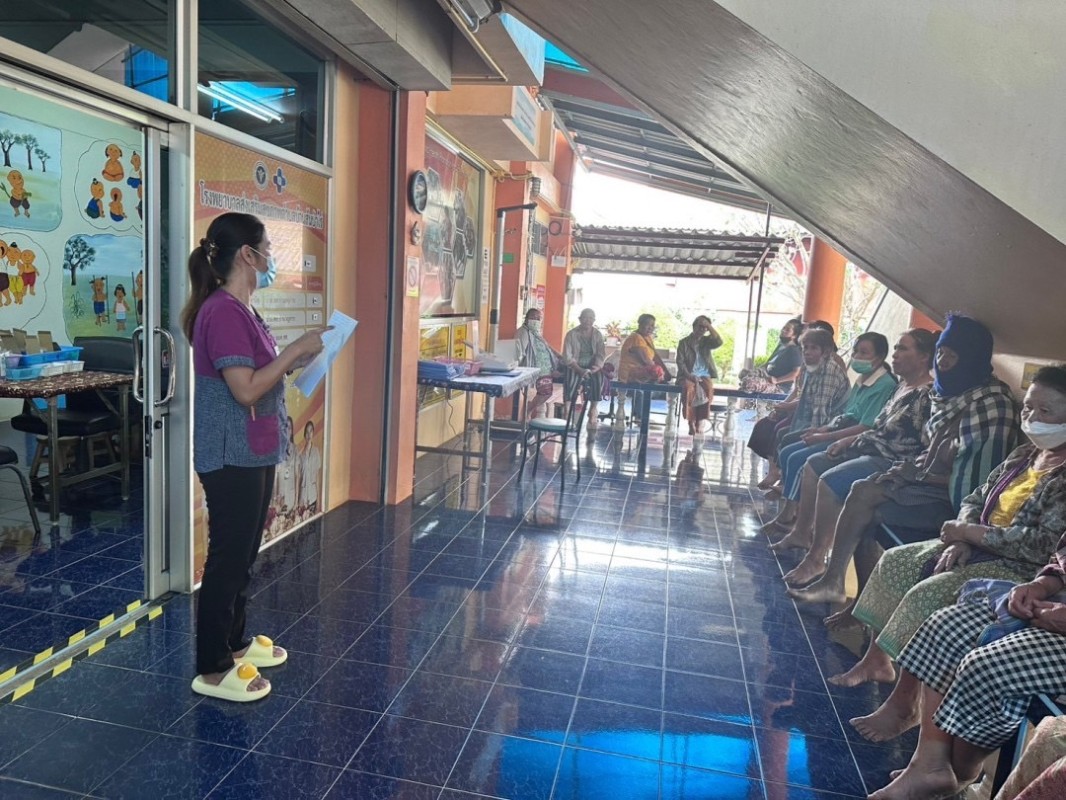 26 พ.ย.67 รพ.สต.บ้านสันป่าไร่ จ่ายยาผู้ป่วยโรคความดันโลหิตสูง กลุ่ม 2 ,แจ้งผลการตรวจเลือด และ EKG ประจำปี โดยแพทย์,จ่ายยาโดย จนท.ฝ่ายเภสัชฯรพ.แม่ระมาด ,ทบทวนความเข้าใจเรื่องการทานยาและตรวจนับจำนวนยาก่อนผู้ป่วยกลับบ้าน