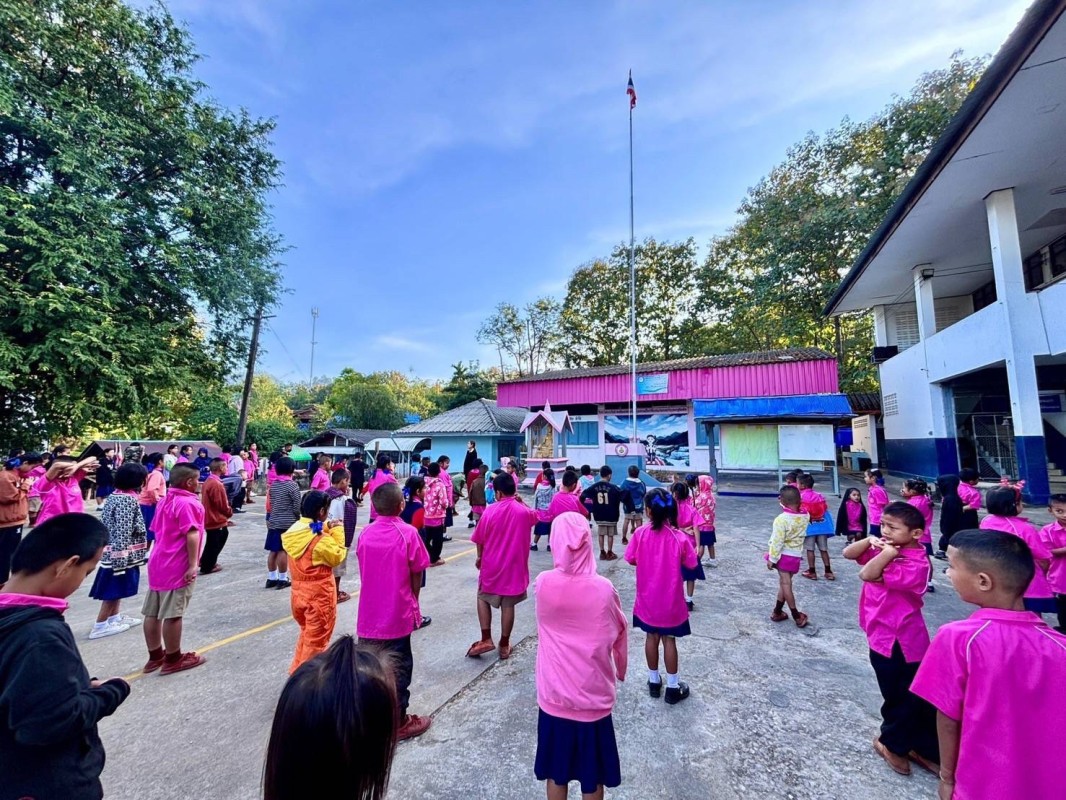 2/12/67 รพ.สต.บ้านสันป่าไร่ร่วมกับโรงเรียนบ้านป่าไร่เหนือ ให้ความรู้แก่เด็กนักเรียน เนื่องในวันเอดส์โลก