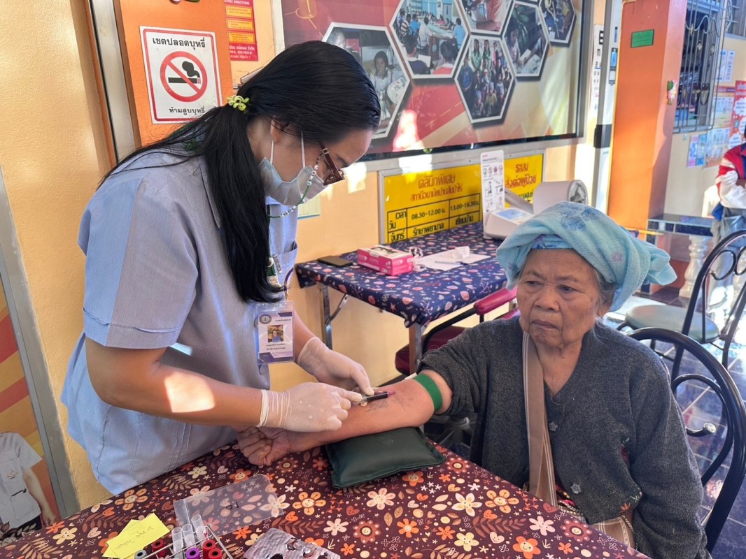 17-18 ธ.ค67 รพ.สต.บ้านสันป่าไร่ เจาะเลือด(screening lab)ผู้ป่วย NCD กลุ่ม 3 โรคความดันโลหิตสูง และกลุ่มสงสัยป่วยจากการคัดกรองประจำปี  อมทั้งตรวจปัสสาวะ , ตรวจคลื่นไฟฟ้าหัวใจ(EKG) , วัดรอบเอว , ยืนยันตัวตน(Authen)