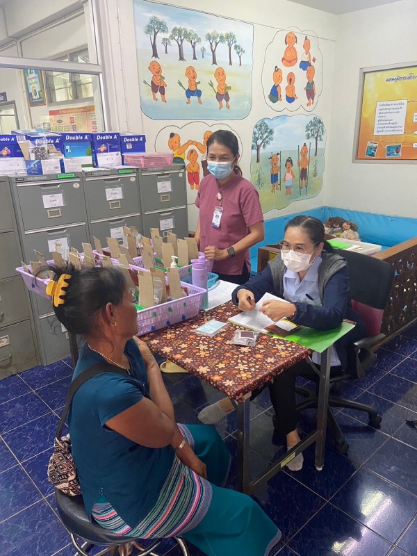 24 ธ.ค.67 รพ.สต.บ้านสันป่าไร่ จ่ายยาผู้ป่วยโรคความดันโลหิตสูง กลุ่มที่ 3 แจ้งผลการตรวจเลือดประจำปี , ผลการตรวจคลื่นไฟฟ้าหัวใจ(EKG) , ตรวจสุขภาพช่องปาก, ทบทวนความเข้าใจการทานยาและนับจำนวนก่อนผู้ป่วยกลับบ้าน