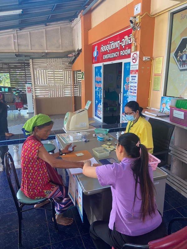 24 ธ.ค.67 รพ.สต.บ้านสันป่าไร่ จ่ายยาผู้ป่วยโรคความดันโลหิตสูง กลุ่มที่ 3 แจ้งผลการตรวจเลือดประจำปี , ผลการตรวจคลื่นไฟฟ้าหัวใจ(EKG) , ตรวจสุขภาพช่องปาก, ทบทวนความเข้าใจการทานยาและนับจำนวนก่อนผู้ป่วยกลับบ้าน