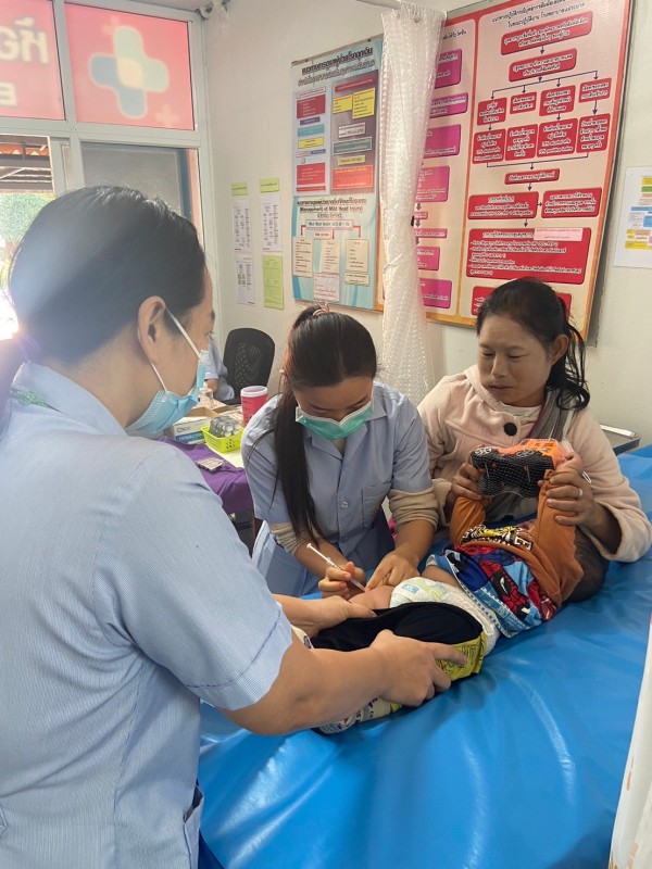 8 ม.ค.68 รพ.สต.บ้านสันป่าไร่ ฉีดวัคซีนเด็กอายุ 2 เดือน ถึง 4 ปี และตรวจสุขภาพช่องปาก,เคลือบฟลูออไรด์,ให้ทันตสุขศึกษาแก่ผู้ปกครองเด็ก,เจาะเลือดตรวจความเข้มข้นของเลือด(hct),จ่ายยา para syr , ferrous syr และยืนยันตัวตน(Authen)