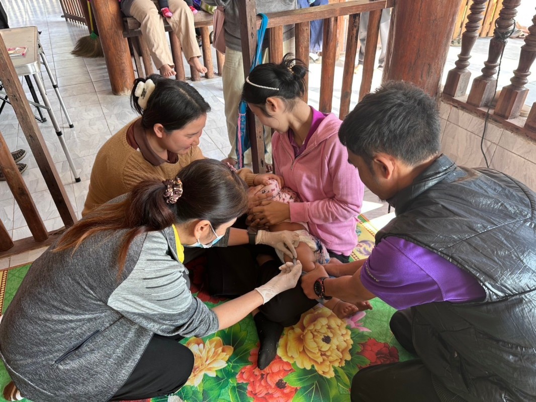 9 ม.ค.68 รพ.สต.บ้านสันป่าไร่ ออกหน่วยฉีดวัคซีนเด็ก อายุ 2 เดือน ถึง 4 ปี หมู่ 6 บ้านห้วยกระทิง และ นักเรียนชั้น ป.1 จำนวน 4 โรงเรียน