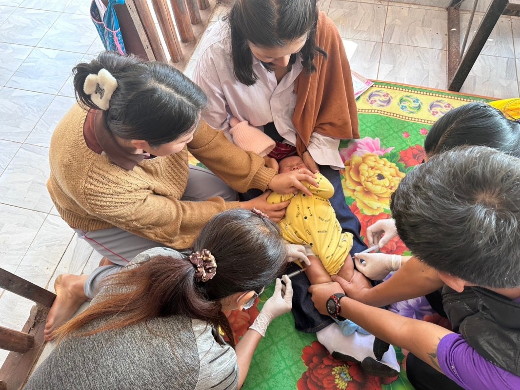 9 ม.ค.68 รพ.สต.บ้านสันป่าไร่ ออกหน่วยฉีดวัคซีนเด็ก อายุ 2 เดือน ถึง 4 ปี หมู่ 6 บ้านห้วยกระทิง และ นักเรียนชั้น ป.1 จำนวน 4 โรงเรียน