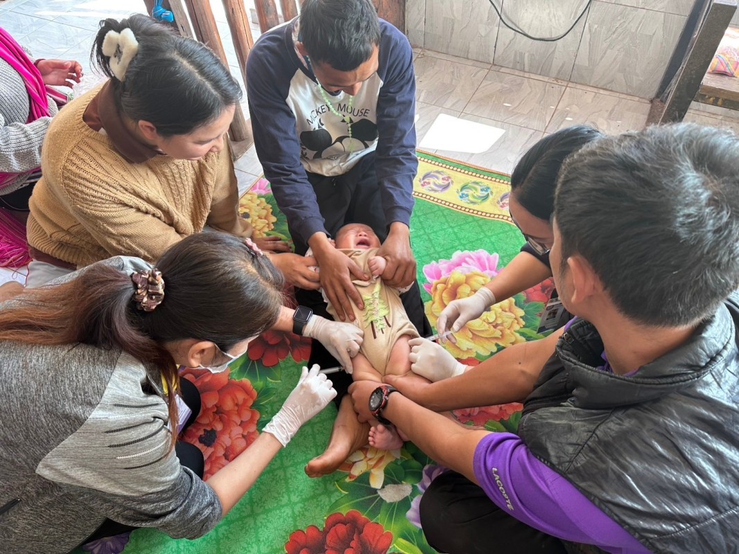 9 ม.ค.68 รพ.สต.บ้านสันป่าไร่ ออกหน่วยฉีดวัคซีนเด็ก อายุ 2 เดือน ถึง 4 ปี หมู่ 6 บ้านห้วยกระทิง และ นักเรียนชั้น ป.1 จำนวน 4 โรงเรียน