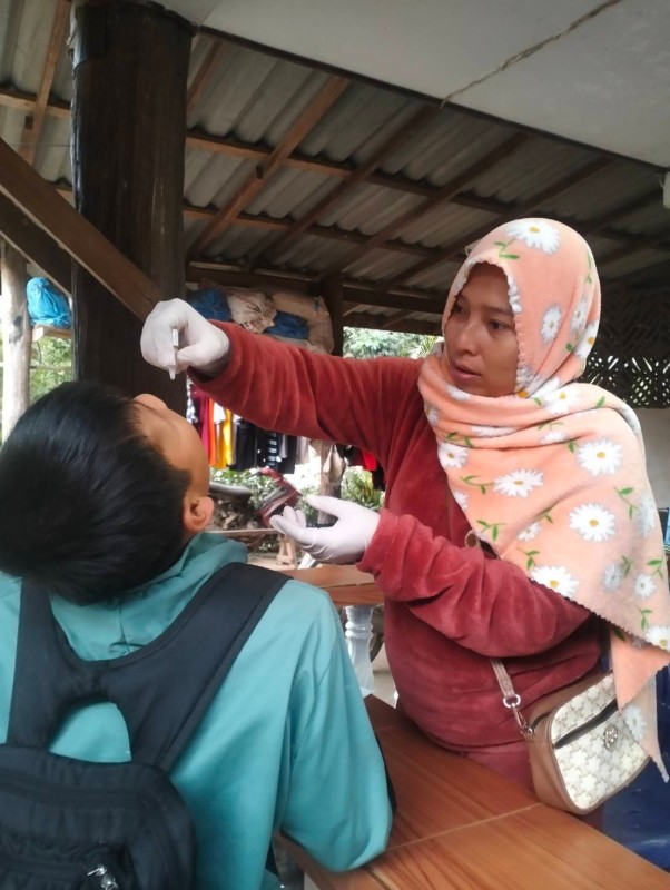 15 ม.ค.68 รพ.สต.บ้านสันป่าไร่ รณรงค์หยอดวัคซีนป้องกันโรคโปลิโอ รอบแรก ในพื้นที่รับผิดชอบ จำนวน 5 หมู่บ้าน ผู้รับบริการ เด็กไทย 183 คน + เด็กต่างชาติ จำนวน 230 คน รวม 413 คน