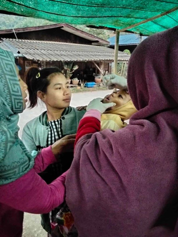 15 ม.ค.68 รพ.สต.บ้านสันป่าไร่ รณรงค์หยอดวัคซีนป้องกันโรคโปลิโอ รอบแรก ในพื้นที่รับผิดชอบ จำนวน 5 หมู่บ้าน ผู้รับบริการ เด็กไทย 183 คน + เด็กต่างชาติ จำนวน 230 คน รวม 413 คน