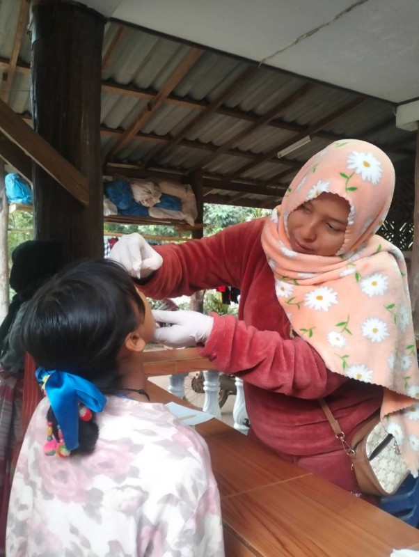 15 ม.ค.68 รพ.สต.บ้านสันป่าไร่ รณรงค์หยอดวัคซีนป้องกันโรคโปลิโอ รอบแรก ในพื้นที่รับผิดชอบ จำนวน 5 หมู่บ้าน ผู้รับบริการ เด็กไทย 183 คน + เด็กต่างชาติ จำนวน 230 คน รวม 413 คน