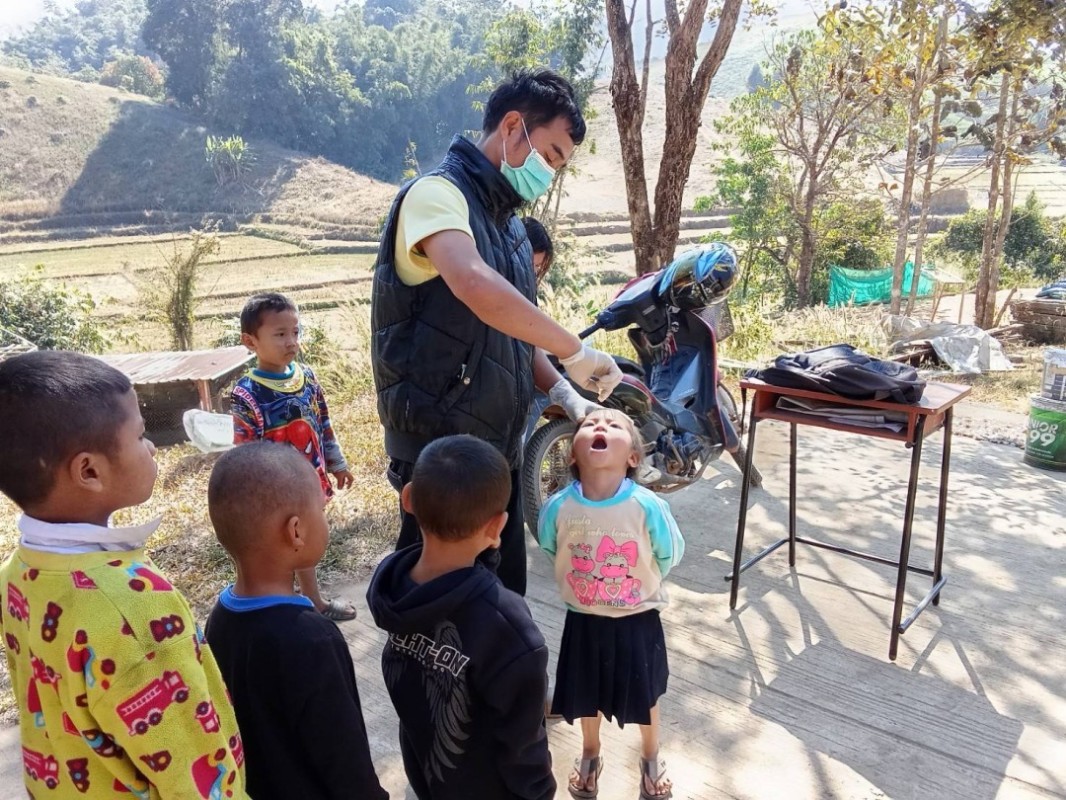 15 ม.ค.68 รพ.สต.บ้านสันป่าไร่ รณรงค์หยอดวัคซีนป้องกันโรคโปลิโอ รอบแรก ในพื้นที่รับผิดชอบ จำนวน 5 หมู่บ้าน ผู้รับบริการ เด็กไทย 183 คน + เด็กต่างชาติ จำนวน 230 คน รวม 413 คน