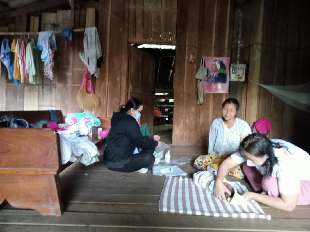 15/1/68 นางเสาร์แก้ว  อ่วมพิทยา เจ้าพนักงานสาธารณสุข รพ.สต.บ้านสันป่าไร่ ร่วมกับเครือข่ายแม่ยุคใหม่ใส่ใจสุขภาพ เยี่ยมหญิงหลังคลอด หมู่ที่ 2 บ้านตีนธาตุ