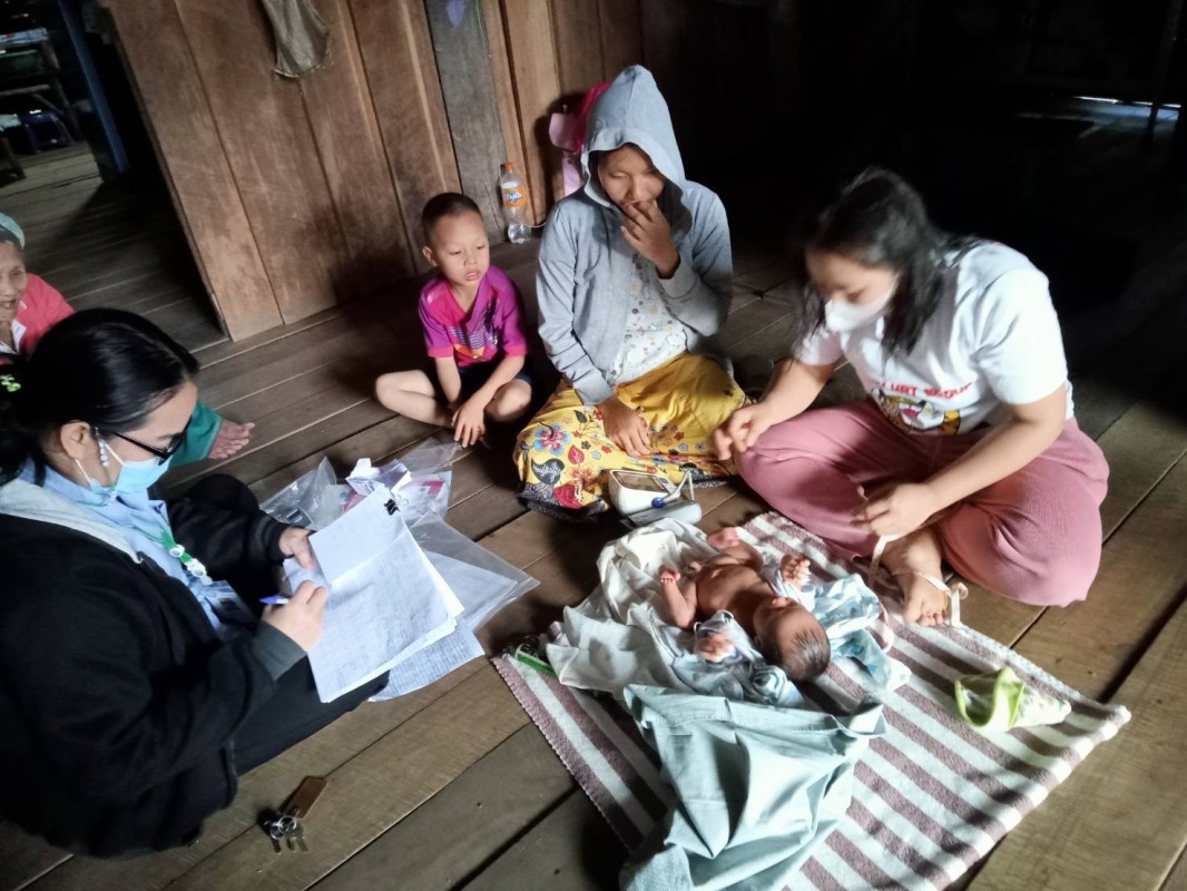 15/1/68 นางเสาร์แก้ว  อ่วมพิทยา เจ้าพนักงานสาธารณสุข รพ.สต.บ้านสันป่าไร่ ร่วมกับเครือข่ายแม่ยุคใหม่ใส่ใจสุขภาพ เยี่ยมหญิงหลังคลอด หมู่ที่ 2 บ้านตีนธาตุ