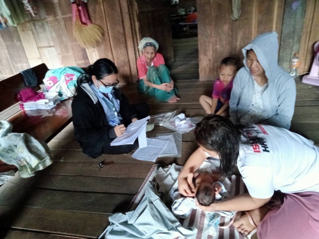 15/1/68 นางเสาร์แก้ว  อ่วมพิทยา เจ้าพนักงานสาธารณสุข รพ.สต.บ้านสันป่าไร่ ร่วมกับเครือข่ายแม่ยุคใหม่ใส่ใจสุขภาพ เยี่ยมหญิงหลังคลอด หมู่ที่ 2 บ้านตีนธาตุ