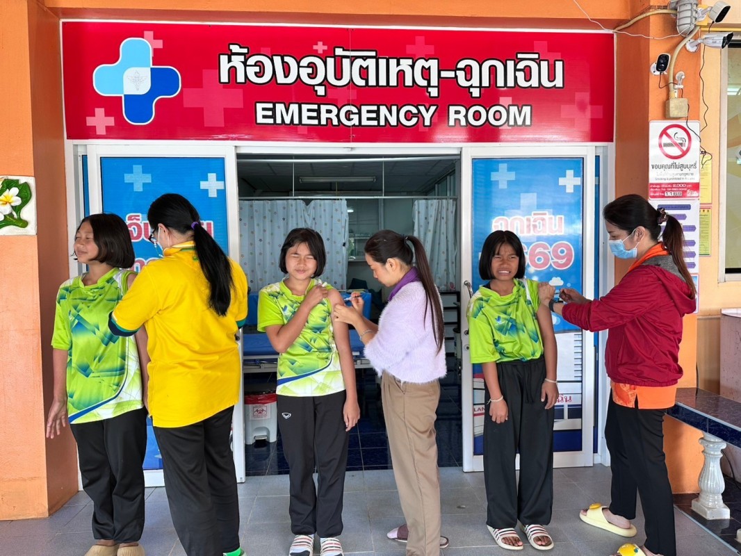 16-17 ม.ค.68 รพ.สต.บ้านสันป่าไร่ ให้บริการฉีดวัคซีนป้องกันโรคมะเร็งปากมดลูก(HPV) เข็มที่ 1 แก่นักเรียนหญิง ชั้น ป.5 จำนวน 7 โรงเรียน 