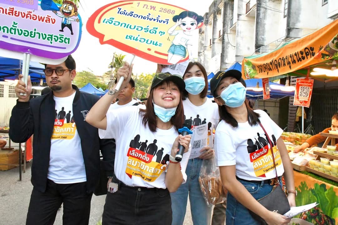 ฝ่ายประชาสัมพันธ์ อบจ.ตาก บุกถนนคนเดิน อ.แม่สอด จ.ตาก