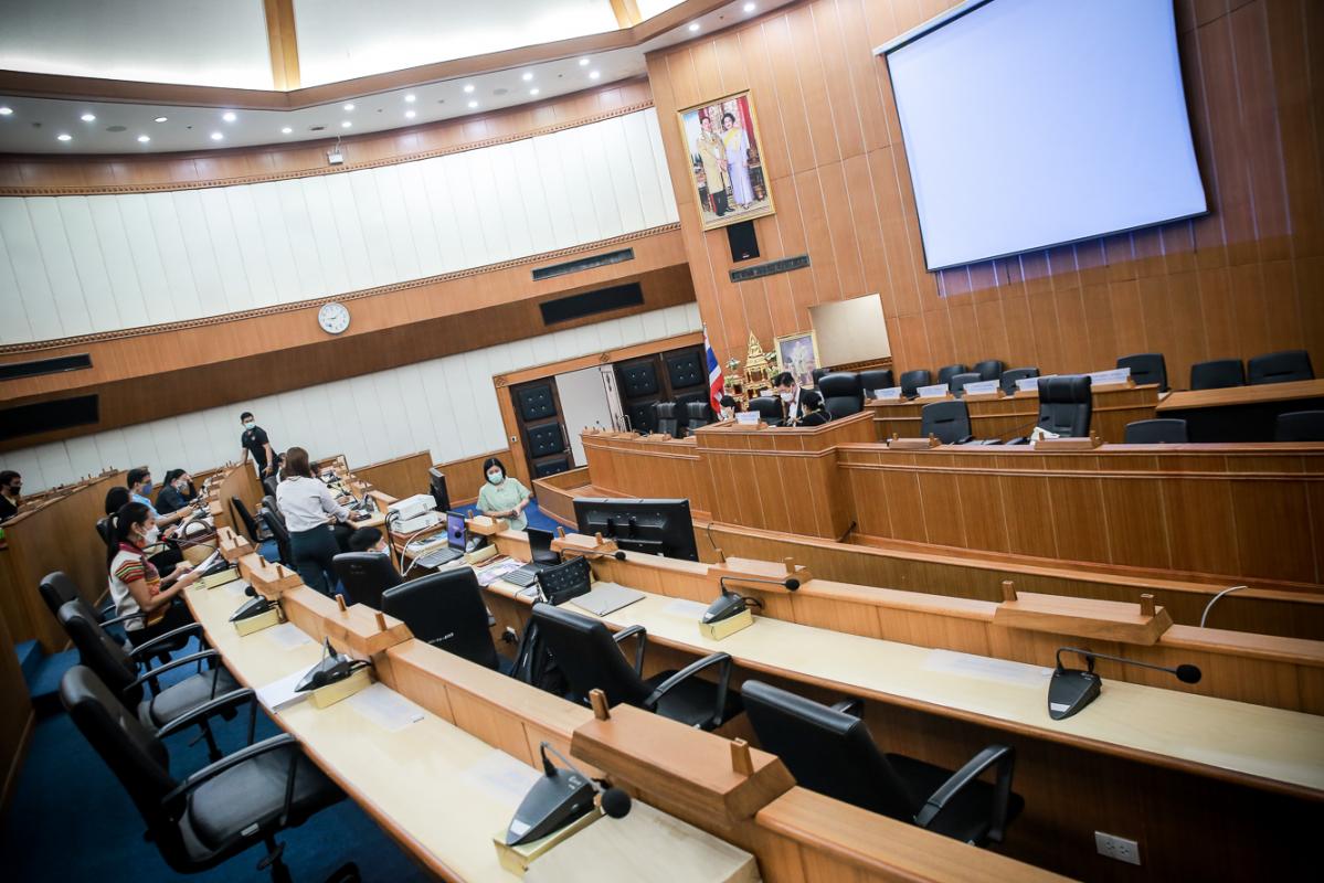 นายก อบจ.ตาก และ ผอ.อุทยานธรณีไม้กลายเป็นหินตาก นำเสนอข้อมูลกับคณะวิจัย เพื่อยกระดับการจัดการท่องเที่ยว