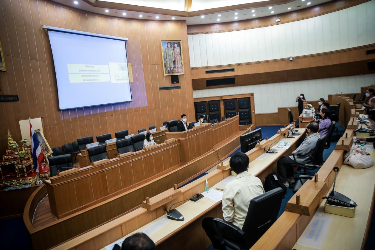 นายก อบจ.ตาก และ ผอ.อุทยานธรณีไม้กลายเป็นหินตาก นำเสนอข้อมูลกับคณะวิจัย เพื่อยกระดับการจัดการท่องเที่ยว