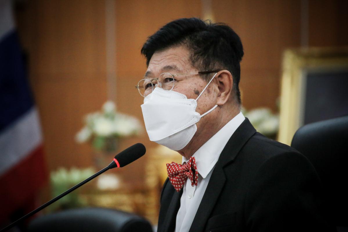 นายก อบจ.ตาก และ ผอ.อุทยานธรณีไม้กลายเป็นหินตาก นำเสนอข้อมูลกับคณะวิจัย เพื่อยกระดับการจัดการท่องเที่ยว