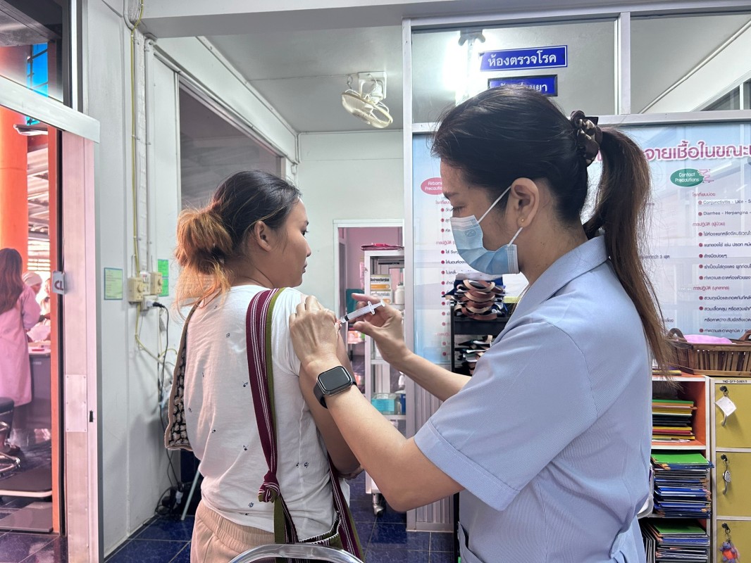 20 ม.ค.68 รพ.สต.บ้านสันป่าไร่ รณรงค์ฉีดวัคซีนป้องกันโรคมะเร็งปากมดลูก(HPV) เข็มที่ 2 ให้แก่ประชาชนกลุ่มเป้าหมาย ในช่วงสัปดาห์รณรงค์