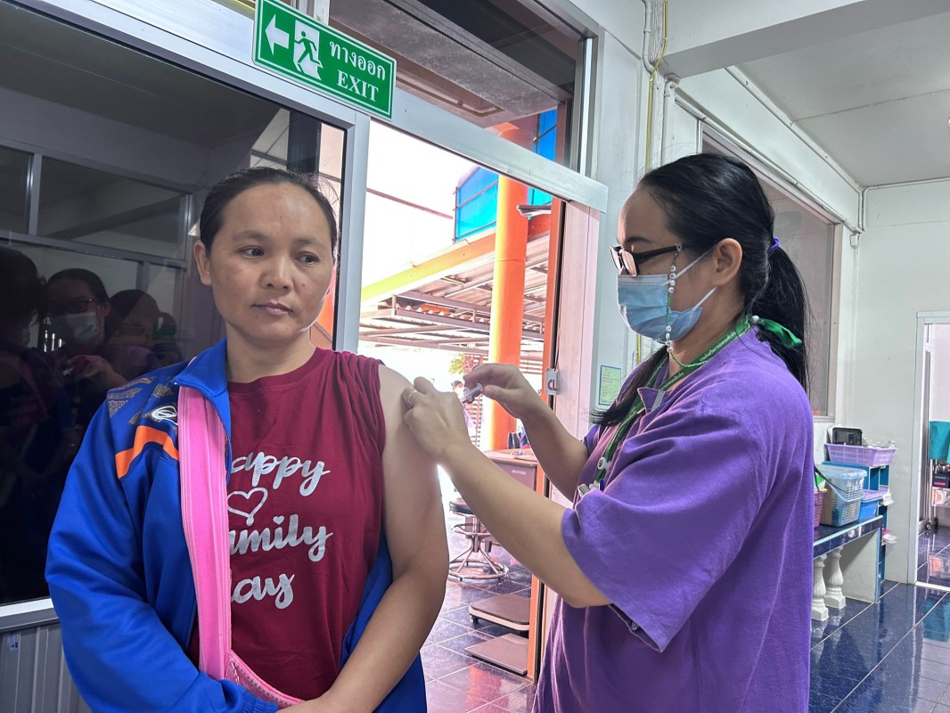 21 ม.ค.68 รพ.สต.บ้านสันป่าไร่ รณรงค์ฉีดวัคซีนป้องกันโรคมะเร็งปากมดลูก(HPV) เข็มที่ 2 ให้แก่ประชาชนกลุ่มเป้าหมาย ในช่วงสัปดาห์รณรงค์ เป็นวันที่สอง