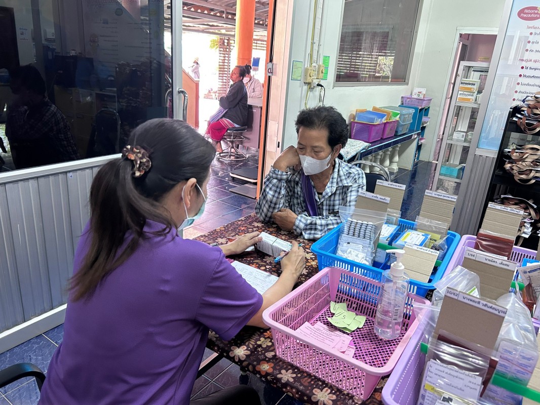 28 ม.ค.68 รพ.สต.บ้านสันป่าไร่ จ่ายยาให้แก่ผู้ป่วยโรคเบาหวาน จำนวน 23 ราย มีกิจกรรมแลกเปลี่ยนเรียนรู้ , ทบทวนความเข้าใจการทานยา และ นับจำนวนยาก่อนผู้ป่วยกลับบ้าน