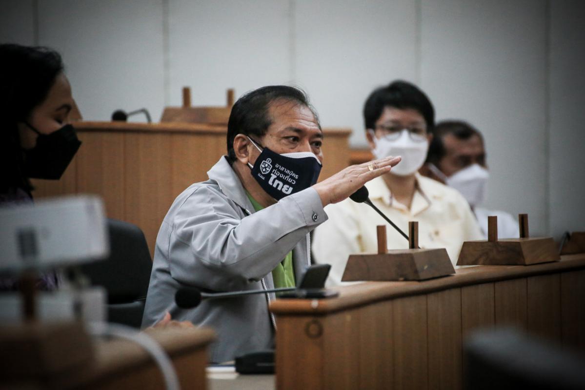 นายก อบจ.ตาก และ ผอ.อุทยานธรณีไม้กลายเป็นหินตาก นำเสนอข้อมูลกับคณะวิจัย เพื่อยกระดับการจัดการท่องเที่ยว