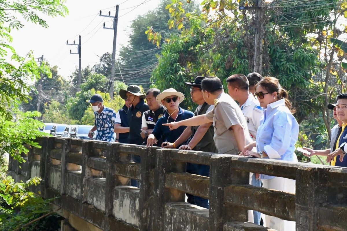 นายก อบจ.ตาก ลงพื้นที่สำรวจคลองลำห้วยบริเวณ ต.ท่าสายลวด อ.แม่สอด จ.ตาก