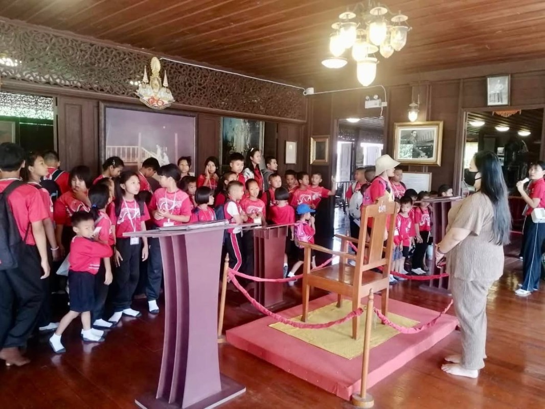 รถไฟนำเที่ยว อบจ.ตาก ออกบริการนำเที่ยวให้กับคณะครูและนักเรียนโรงเรียนบ้านลานสาง