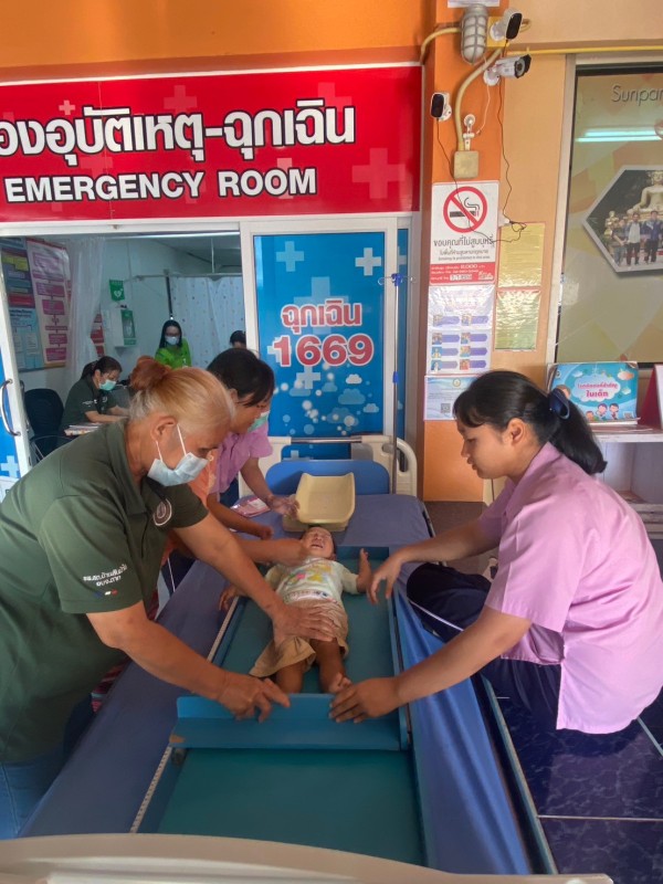 12 มี.ค.68 รพ.สต.บ้านสันป่าไร่ ให้บริการฉีดวัคซีนเด็ก อายุ 2 เดือน ถึง 4 ปี จำนวน 29 คน และตรวจสุขภาพช่องปาก , เคลือบฟลูออไรด์ , ให้ทันตสุขศึกษาแก่ผู้ปกครองเด็ก , เจาะเลือดตรวจ Hct , จ่ายยา para syr และ ferrous syr