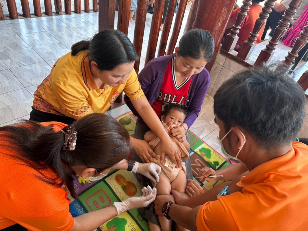 13 มี.ค.68 รพ.สต.บ้านสันป่าไร่ ออกหน่วยให้บริการฉีดวัคซีนเด็ก อายุ 2 เดือน ถึง 4 ปี เขต สสช.ห้วยกระทิง(หมู่ 6 ต.พระธาตุ) จำนวน 12 คน และเจาะเลือดตรวจ Hct , จ่ายยา para syr และ ferrous syr