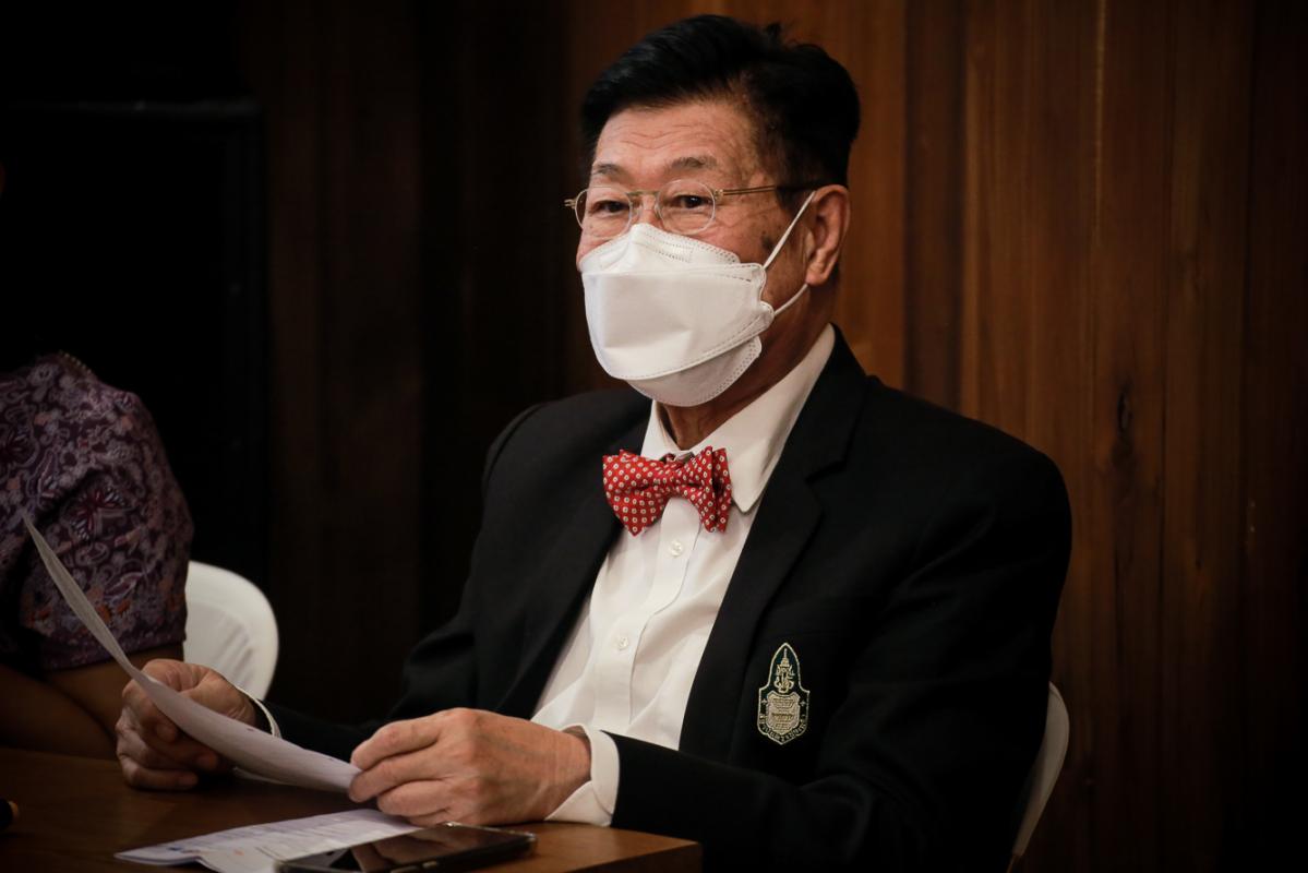 นายก อบจ.ตาก และ ผอ.อุทยานธรณีไม้กลายเป็นหินตาก นำเสนอข้อมูลกับคณะวิจัย เพื่อยกระดับการจัดการท่องเที่ยว