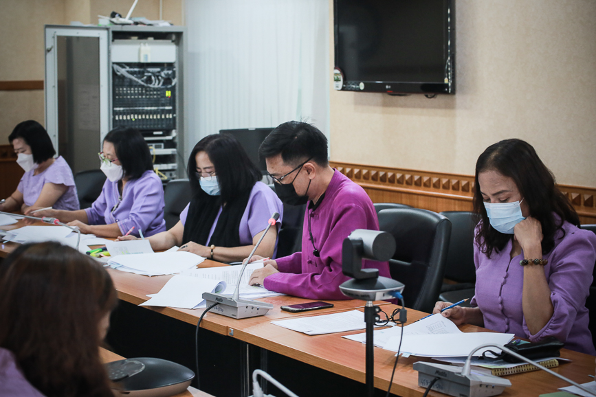 ประชุมคณะกรรมการพิจารณาคุณสมบัติและกลั่นกรองความดีความชอบของบุคลากรในสังกัดองค์การบริหารส่วนจังหวัดตากที่สมควรเสนอขอพระราชทานเครื่องราชอิสริยาภรณ์และเหรียญจักรพรรดิมาลา ประจำปี 2565