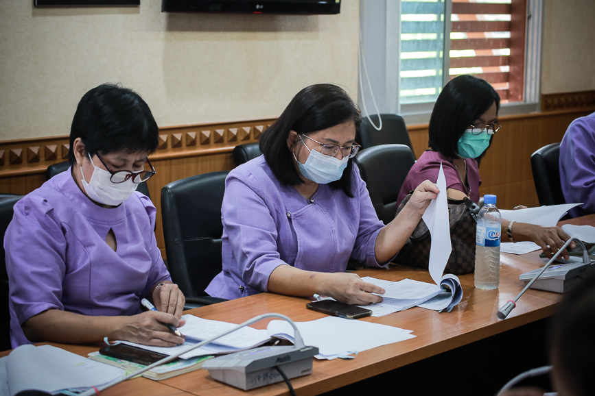 ประชุมคณะกรรมการพิจารณาคุณสมบัติและกลั่นกรองความดีความชอบของบุคลากรในสังกัดองค์การบริหารส่วนจังหวัดตากที่สมควรเสนอขอพระราชทานเครื่องราชอิสริยาภรณ์และเหรียญจักรพรรดิมาลา ประจำปี 2565