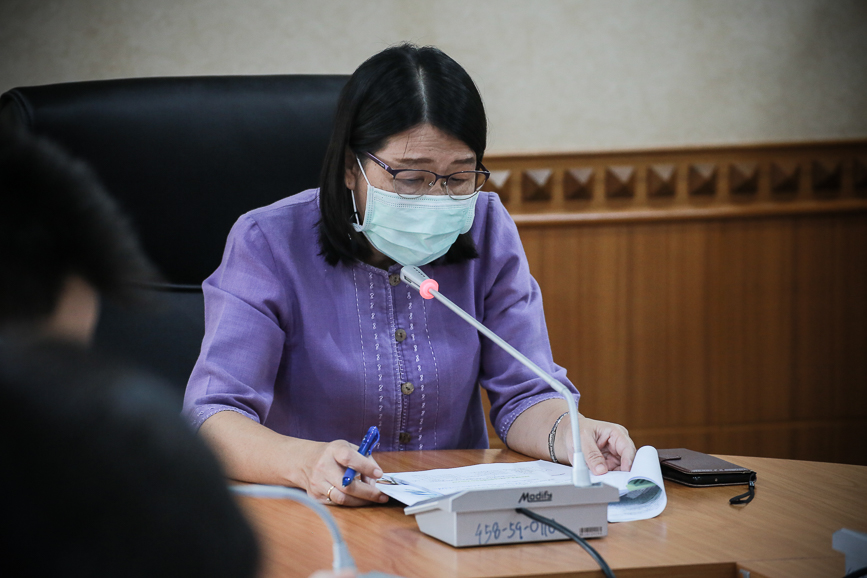 ประชุมคณะกรรมการพิจารณาคุณสมบัติและกลั่นกรองความดีความชอบของบุคลากรในสังกัดองค์การบริหารส่วนจังหวัดตากที่สมควรเสนอขอพระราชทานเครื่องราชอิสริยาภรณ์และเหรียญจักรพรรดิมาลา ประจำปี 2565