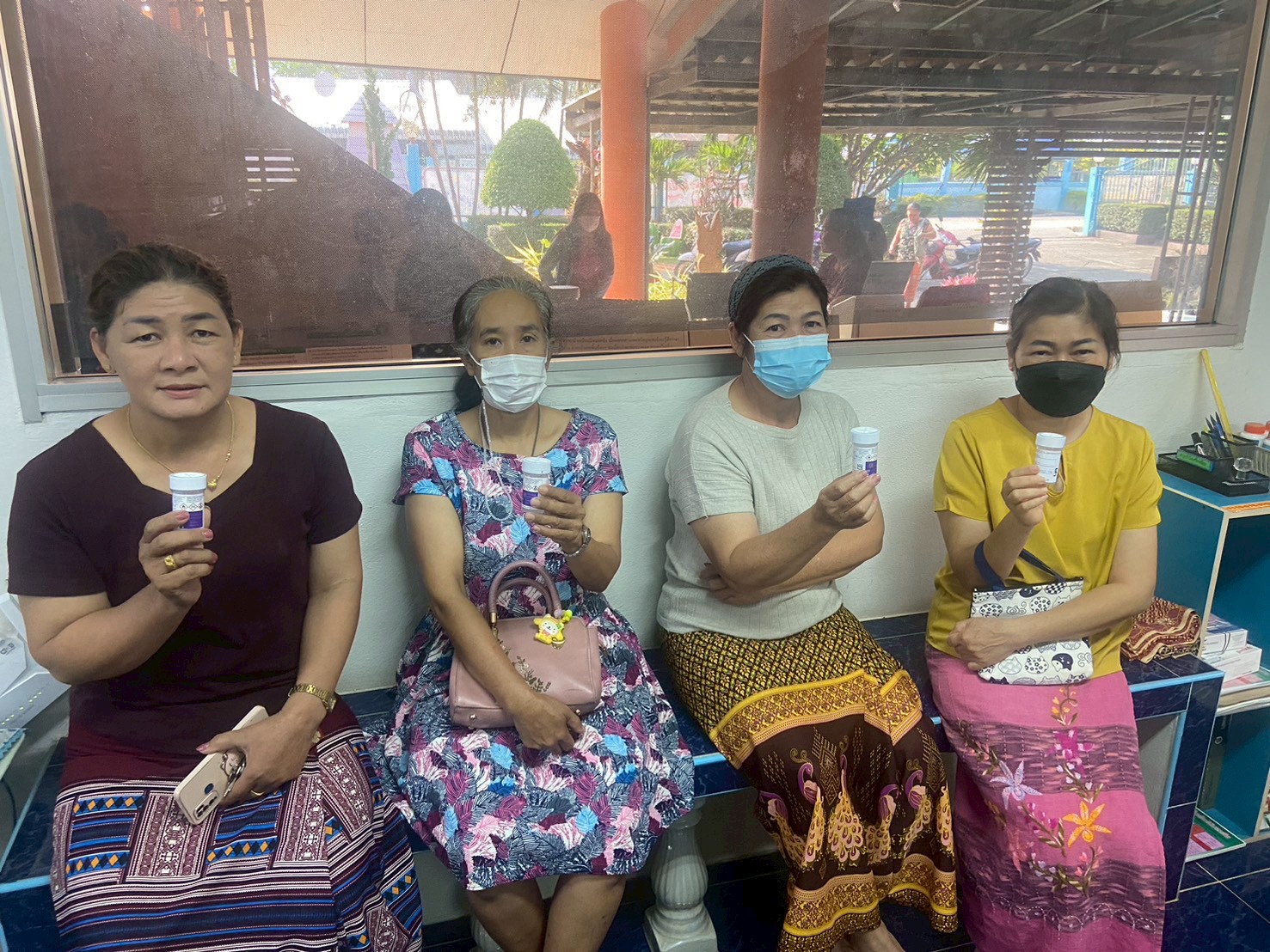 26 มี.ค.68 รพ.สต.บ้านสันป่าไร่ รณรงค์ตรวจคัดกรองมะเร็งปากมดลูก สตรีกลุ่มเป้าหมาย อายุ 30 - 60 ปี หมู่ที่ 5 ต.พระธาตุ ด้วยวิธี HPV DNA TEST (ตรวจโดยเจ้าหน้าที่)จำนวน 39 ราย และ วิธี HPV self sampling (ตรวจด้วยตนเอง)จำนวน 5 ราย รวม 44 ราย