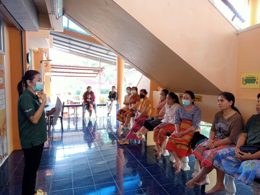 26 มี.ค.68 รพ.สต.บ้านสันป่าไร่ รณรงค์ตรวจคัดกรองมะเร็งปากมดลูก สตรีกลุ่มเป้าหมาย อายุ 30 - 60 ปี หมู่ที่ 5 ต.พระธาตุ ด้วยวิธี HPV DNA TEST (ตรวจโดยเจ้าหน้าที่)จำนวน 39 ราย และ วิธี HPV self sampling (ตรวจด้วยตนเอง)จำนวน 5 ราย รวม 44 ราย