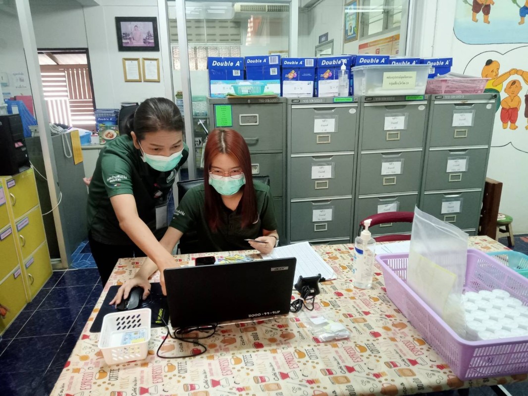 26 มี.ค.68 รพ.สต.บ้านสันป่าไร่ รณรงค์ตรวจคัดกรองมะเร็งปากมดลูก สตรีกลุ่มเป้าหมาย อายุ 30 - 60 ปี หมู่ที่ 5 ต.พระธาตุ ด้วยวิธี HPV DNA TEST (ตรวจโดยเจ้าหน้าที่)จำนวน 39 ราย และ วิธี HPV self sampling (ตรวจด้วยตนเอง)จำนวน 5 ราย รวม 44 ราย