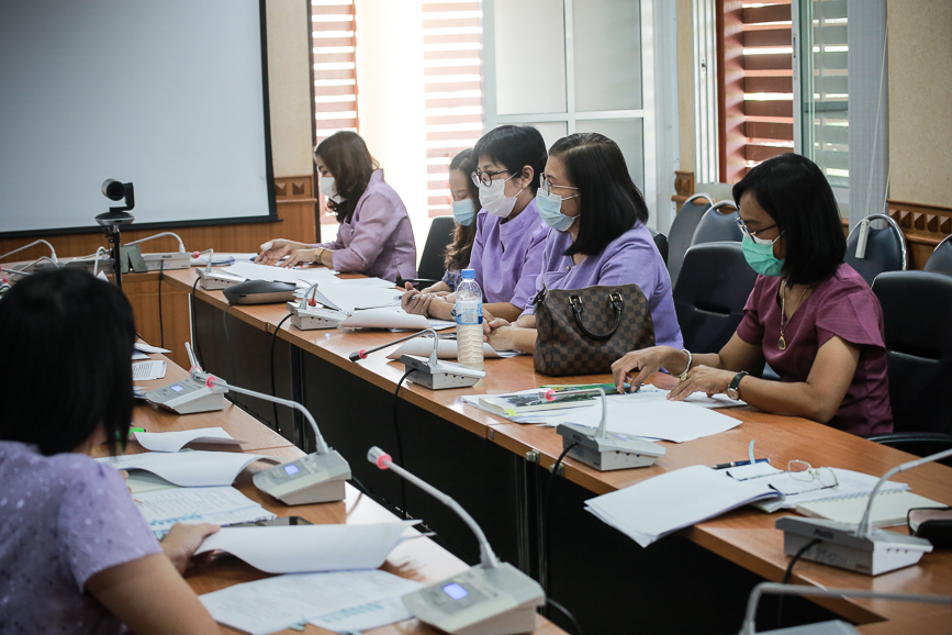 ประชุมคณะกรรมการพิจารณาคุณสมบัติและกลั่นกรองความดีความชอบของบุคลากรในสังกัดองค์การบริหารส่วนจังหวัดตากที่สมควรเสนอขอพระราชทานเครื่องราชอิสริยาภรณ์และเหรียญจักรพรรดิมาลา ประจำปี 2565