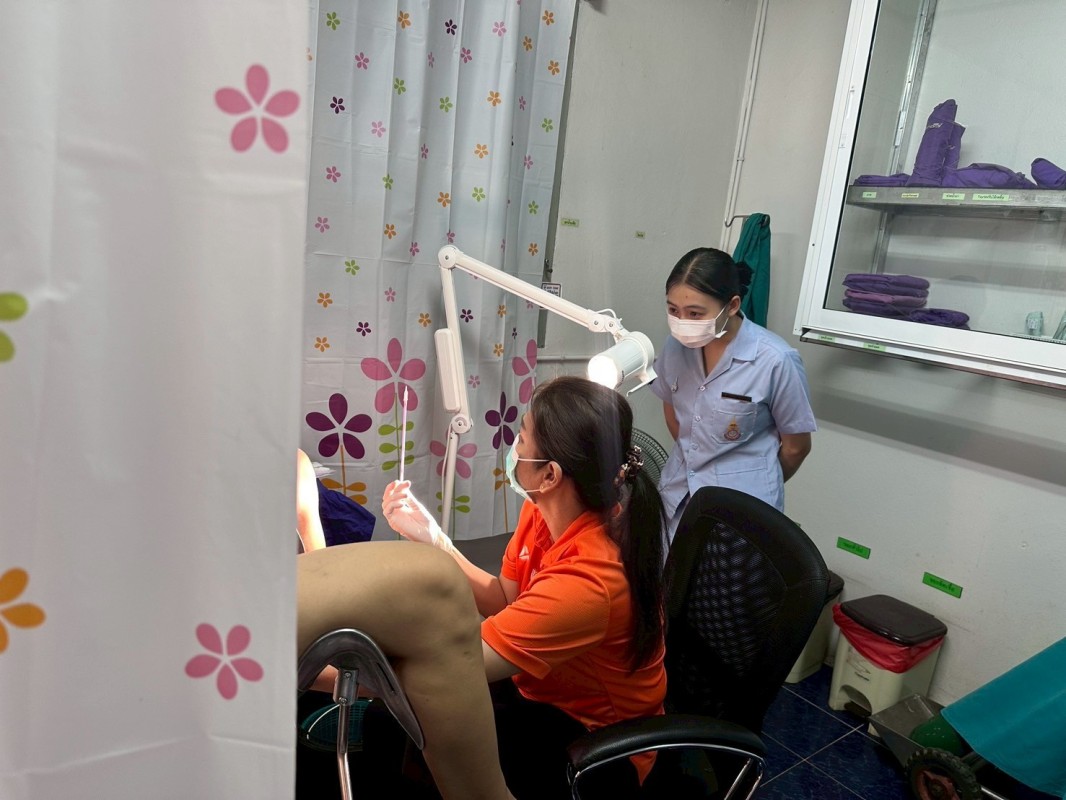 3 เม.ย.68 รพ.สต.บ้านสันป่าไร่ ตรวจคัดกรองมะเร็งปากมดลูก รอบสอง ในสตรีกลุ่มเป้าหมาย อายุ 30-60 ปี(หมู่ 2 และ 3) มีผู้มารับบริการทั้งหมด 23 ราย