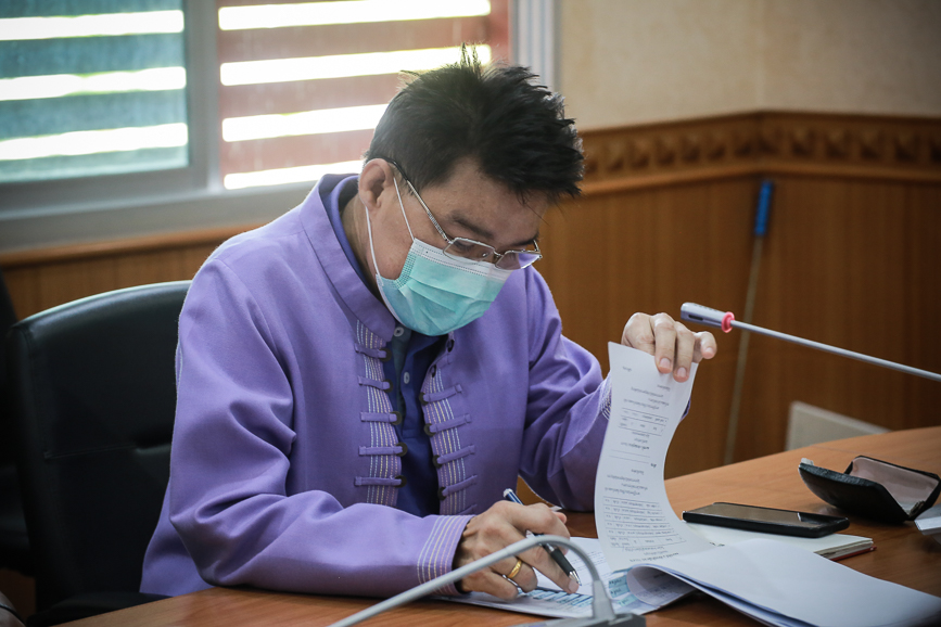 ประชุมคณะกรรมการพิจารณาคุณสมบัติและกลั่นกรองความดีความชอบของบุคลากรในสังกัดองค์การบริหารส่วนจังหวัดตากที่สมควรเสนอขอพระราชทานเครื่องราชอิสริยาภรณ์และเหรียญจักรพรรดิมาลา ประจำปี 2565