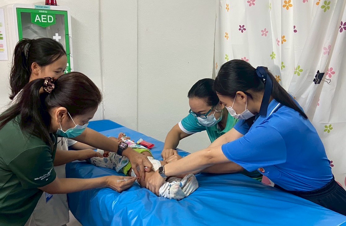 9 เม.ย.68 รพ.สต.บ้านสันป่าไร่ ให้บริการฉีดวัคซีนเด็กอายุ 2 เดือน ถึง 4 ปี จำนวน 23 ราย และตรวจสุขภาพช่องปาก,เคลือบฟลูออไรด์,ให้ทันตสุขศึกษาแก่ผู้ปกครองเด็ก,เจาะเลือดตรวจความเข้มข้นของเลือด(Hct),จ่ายยา para syr และ ferrous syr