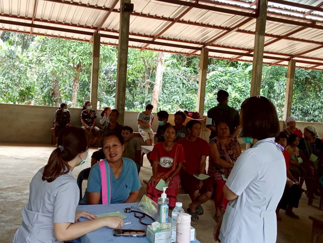 8 พฤษภาคม 2568 นายกันตพงศ์ ฉลากมงคล ผู้ช่วยเจ้าหน้าที่สาธารณสุข สสช.บ้านห้วยกระทิง ร่วมกับโรงพยาบาลแม่ระมาด นำโดย พญ.นันทวรรณ นันทหาร ออกหน่วยแพทย์เคลื่อนที่ พอ.สว. ที่ ม.7 บ้านพะนิกรี มีผู้มารับบริการตรวจรักษาโรคทั่วไป จำนวน 84 คน