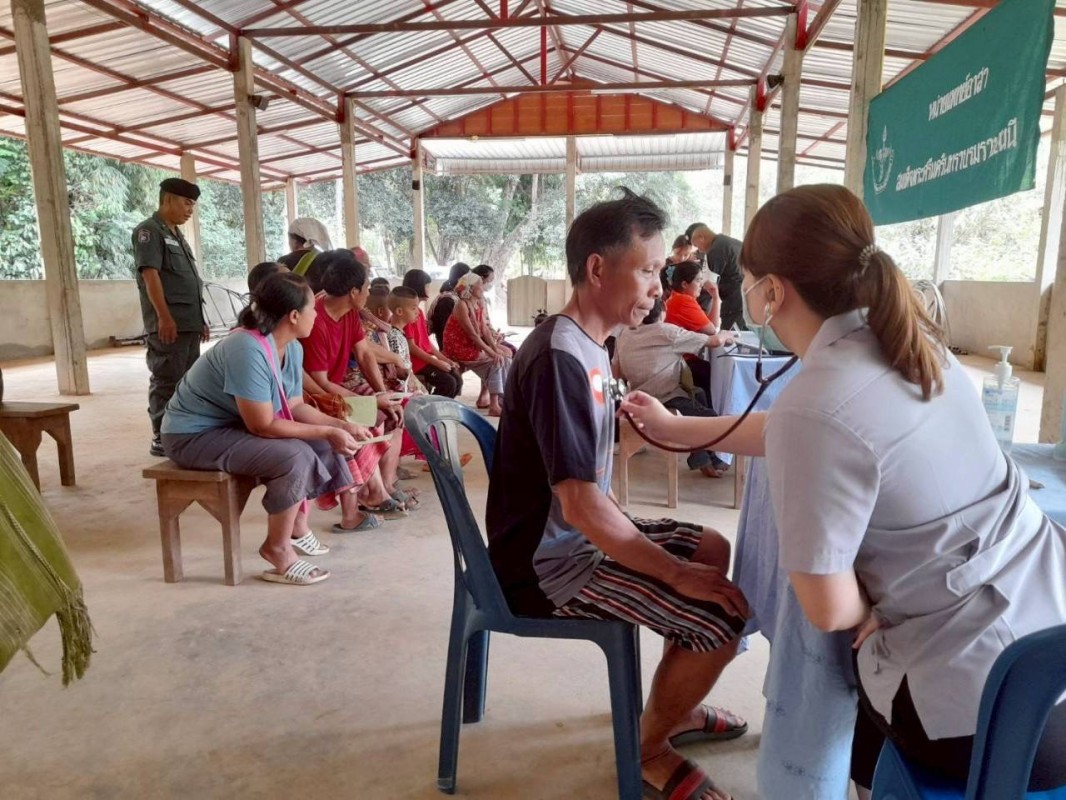 8 พฤษภาคม 2568 นายกันตพงศ์ ฉลากมงคล ผู้ช่วยเจ้าหน้าที่สาธารณสุข สสช.บ้านห้วยกระทิง ร่วมกับโรงพยาบาลแม่ระมาด นำโดย พญ.นันทวรรณ นันทหาร ออกหน่วยแพทย์เคลื่อนที่ พอ.สว. ที่ ม.7 บ้านพะนิกรี มีผู้มารับบริการตรวจรักษาโรคทั่วไป จำนวน 84 คน